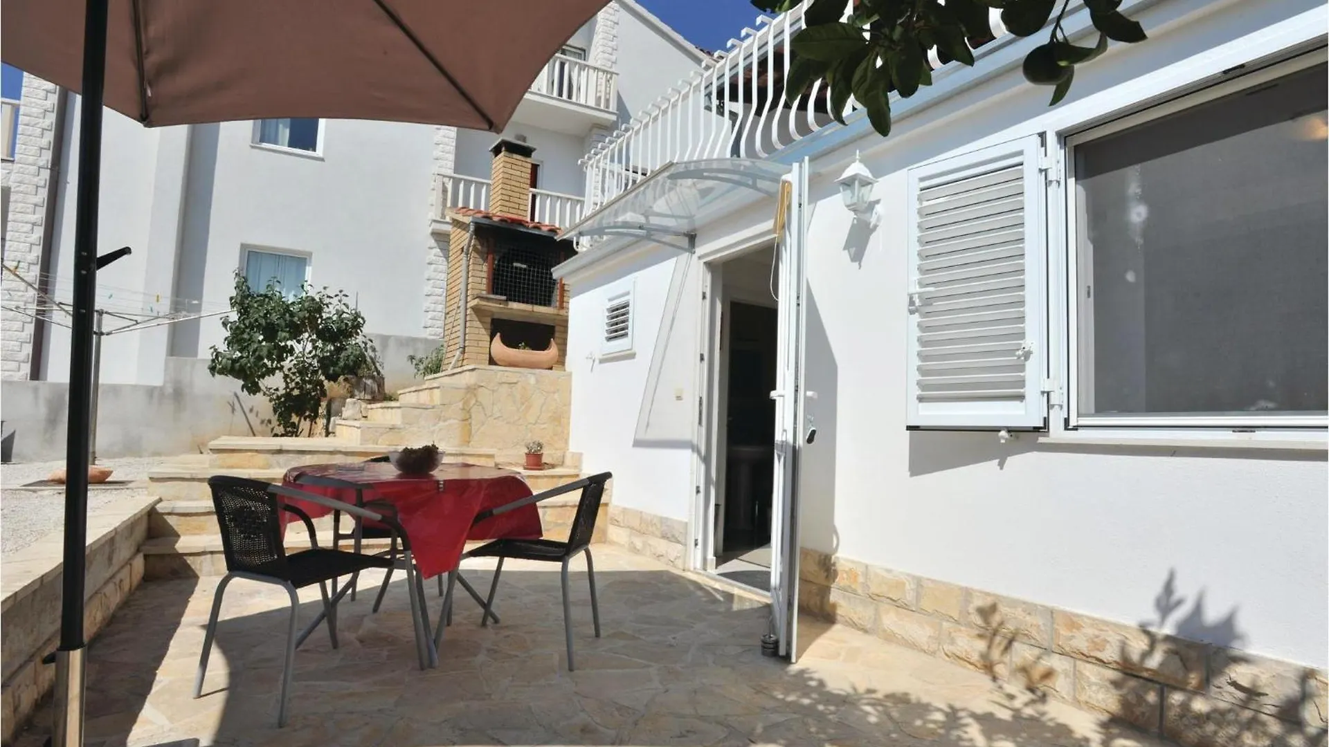 Amazing Apartment In Okrug Gornji With Wifi 0*, Trogir