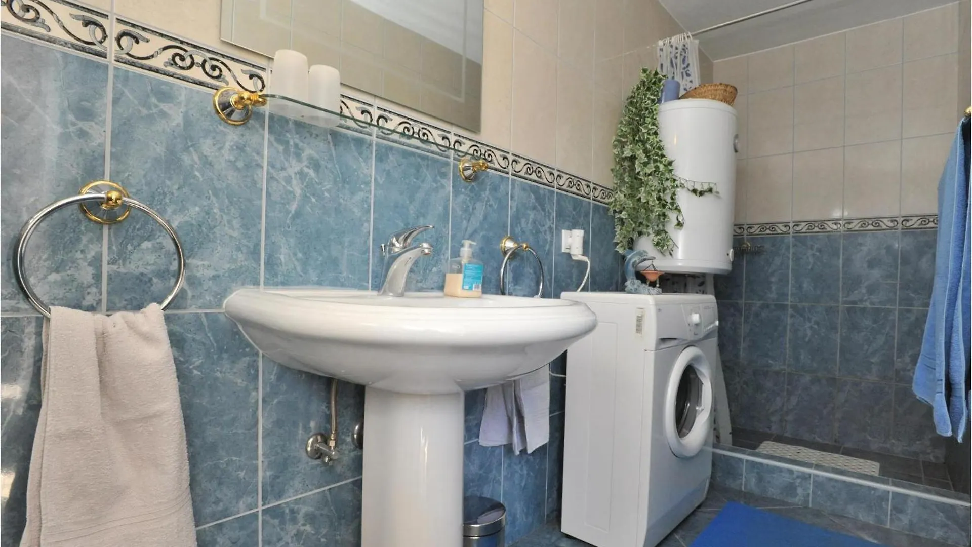 Amazing Apartment In Okrug Gornji With Wifi